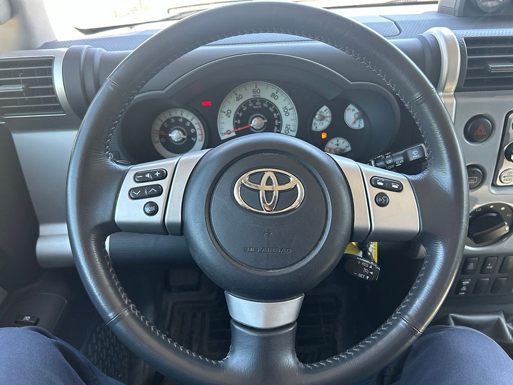 Thumbnail: 2013 Toyota FJ Cruiser - 9