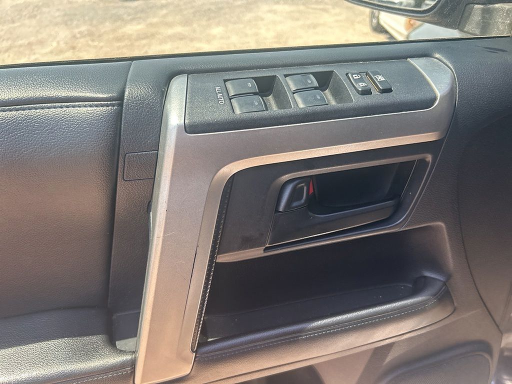 Thumbnail: 2011 Toyota 4Runner - 17