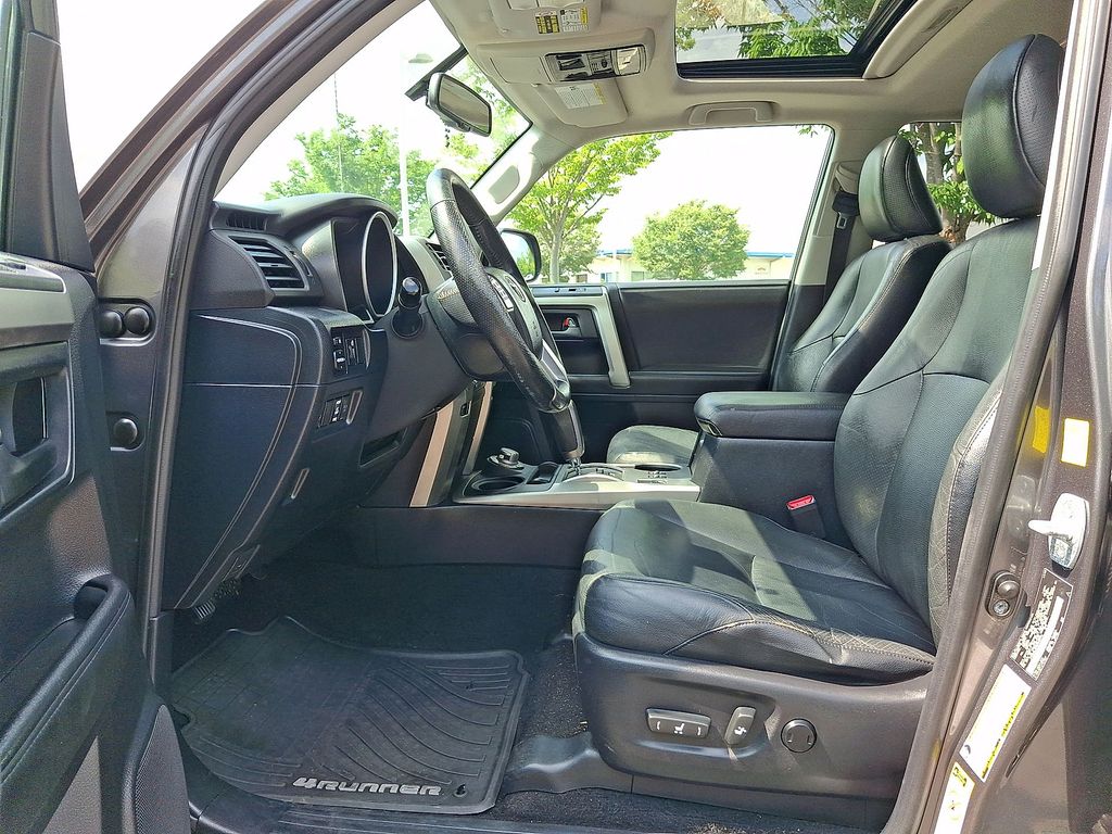 Thumbnail: 2011 Toyota 4Runner - 8