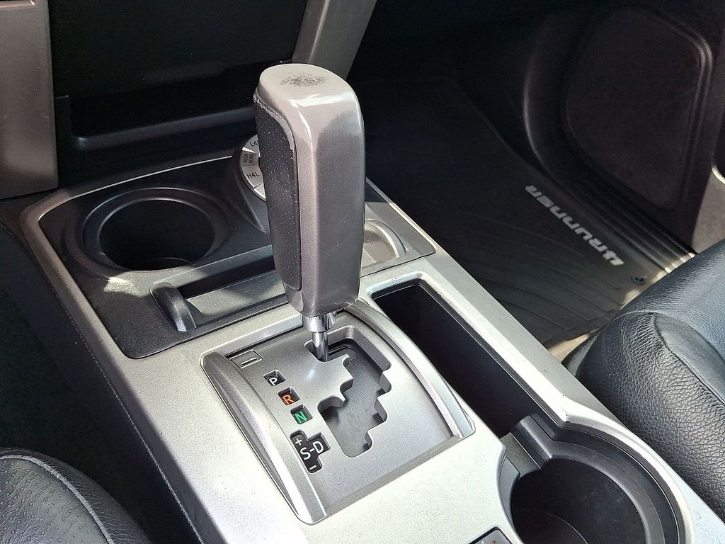 Thumbnail: 2011 Toyota 4Runner - 11