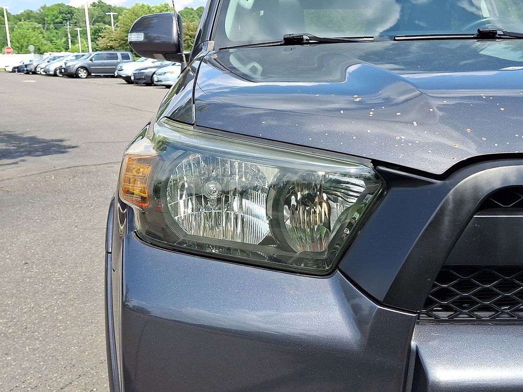 Thumbnail: 2011 Toyota 4Runner - 27