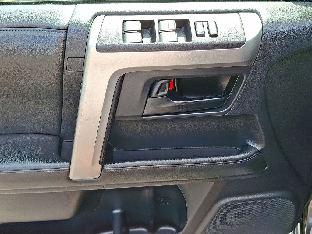 Thumbnail: 2011 Toyota 4Runner - 18