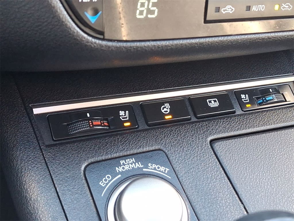 Thumbnail: 2014 Lexus ES - 22