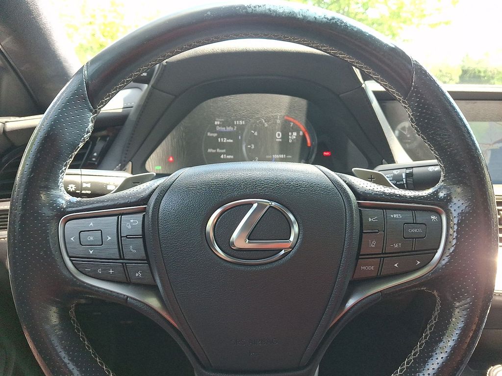 Thumbnail: 2018 Lexus LS - 19