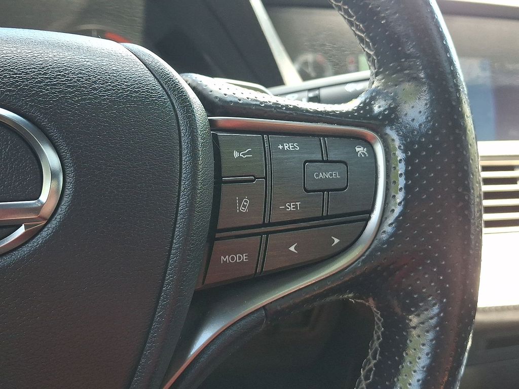 Thumbnail: 2018 Lexus LS - 21