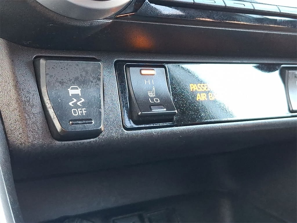 Thumbnail: 2022 Toyota RAV4 - 22