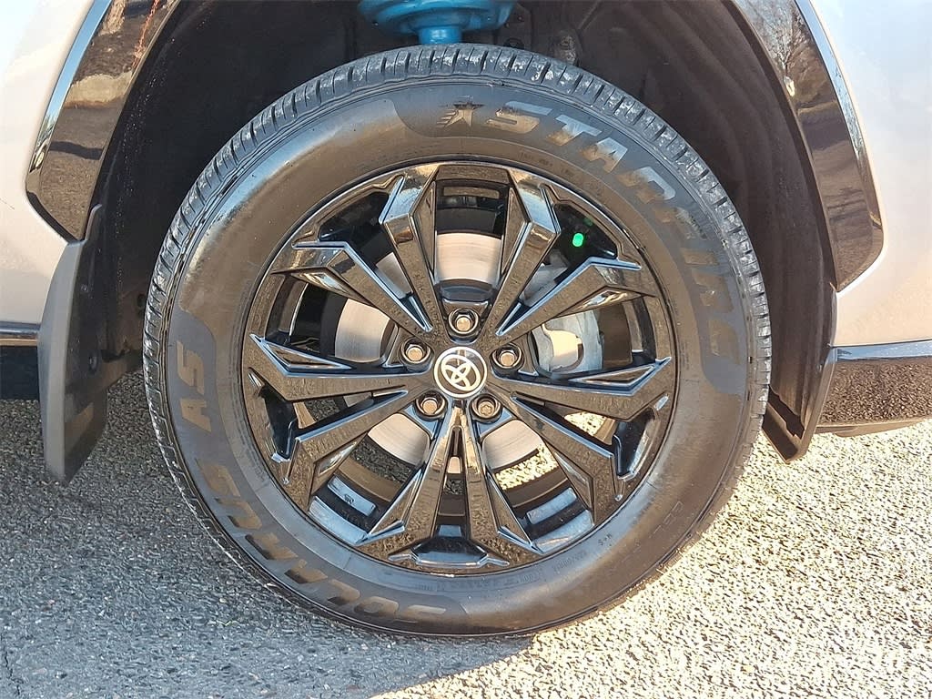 Thumbnail: 2022 Toyota RAV4 - 7