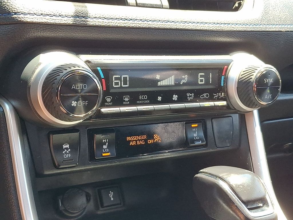 Thumbnail: 2022 Toyota RAV4 - 22