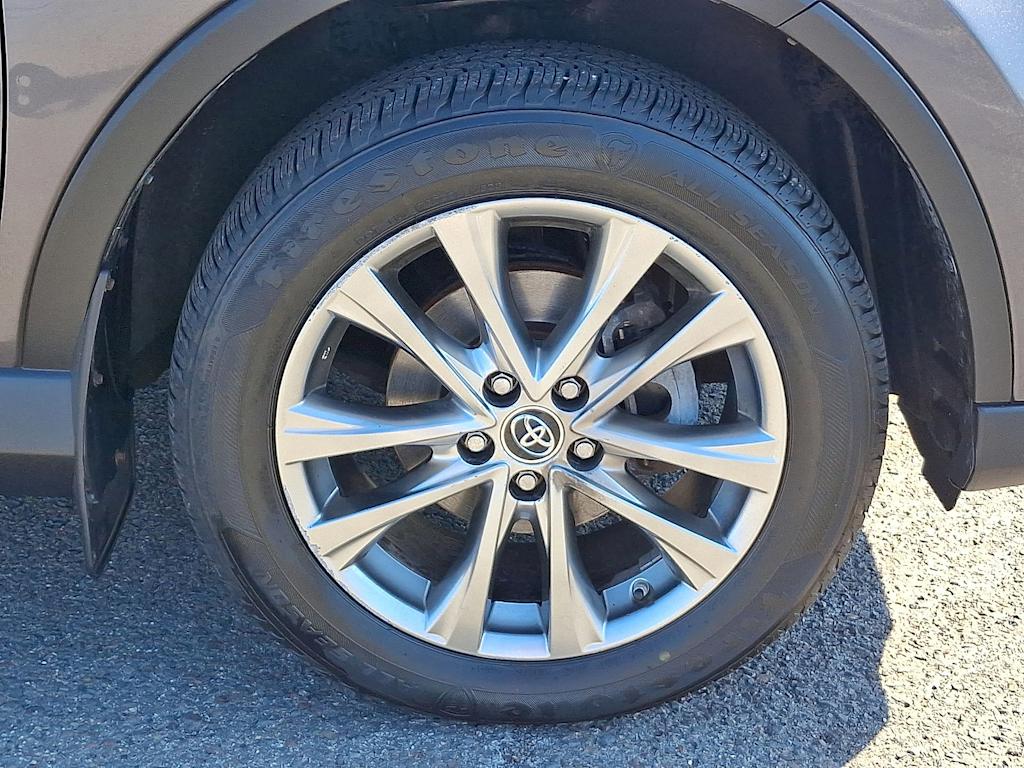 2016 Toyota RAV4 Limited 8