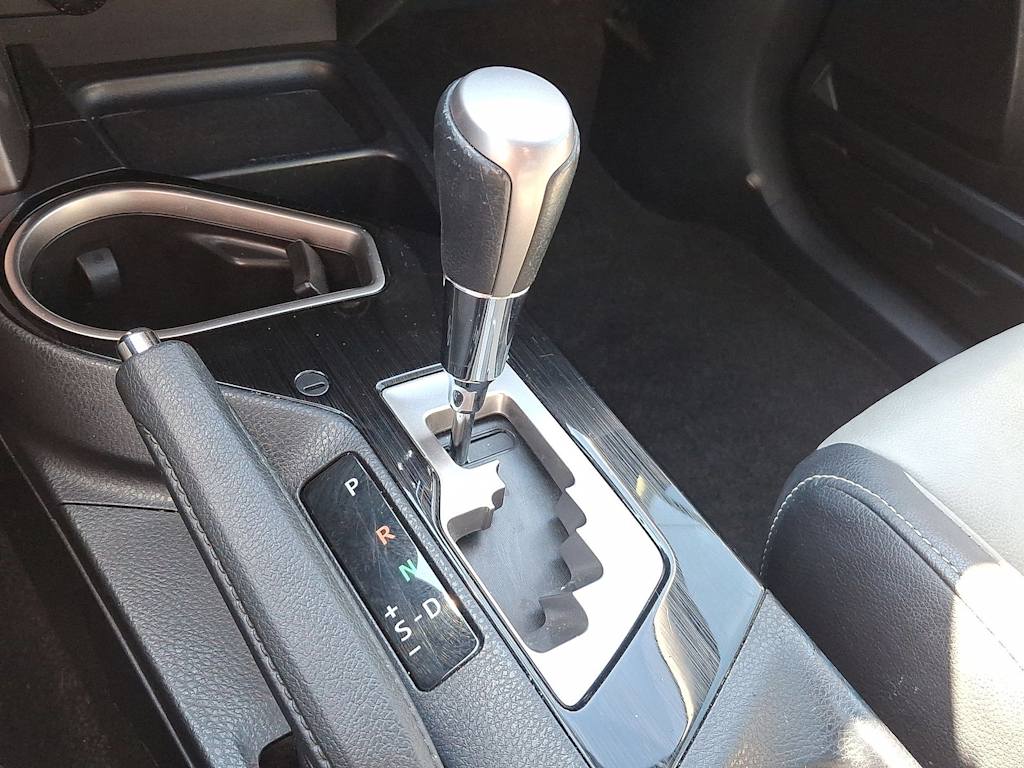 2016 Toyota RAV4 Limited 11