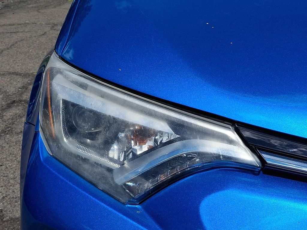 Thumbnail: 2017 Toyota RAV4 - 27