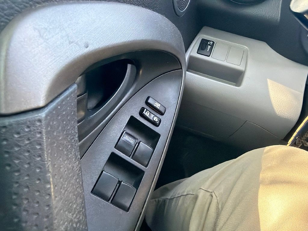 Thumbnail: 2009 Toyota RAV4 - 19