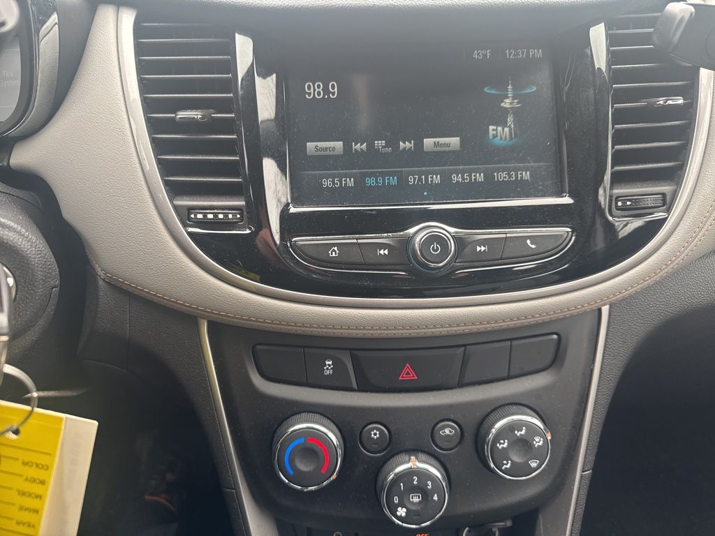 Thumbnail: 2017 Chevrolet Trax - 16