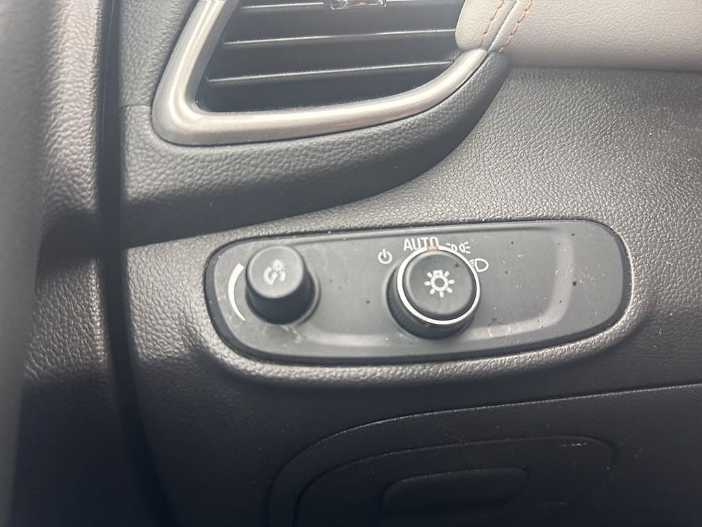 Thumbnail: 2017 Chevrolet Trax - 18