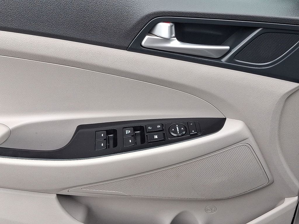 Thumbnail: 2020 Hyundai Tucson - 17