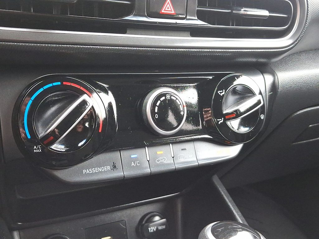 2022 Hyundai Kona SEL 23