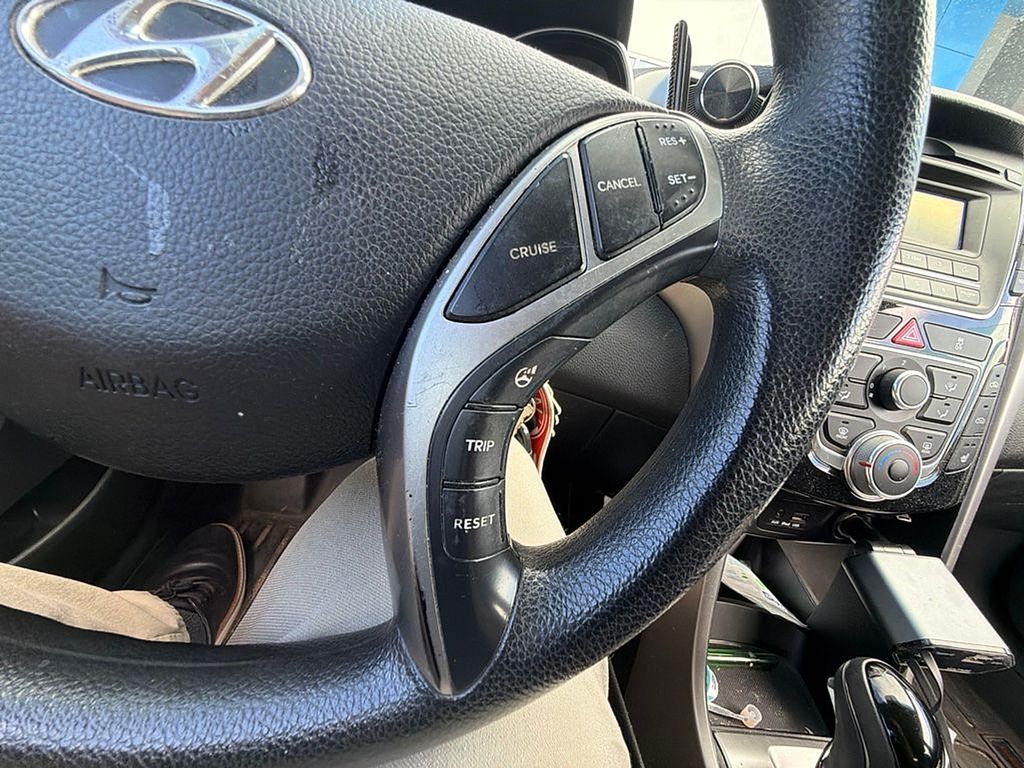 Thumbnail: 2013 Hyundai Elantra - 19