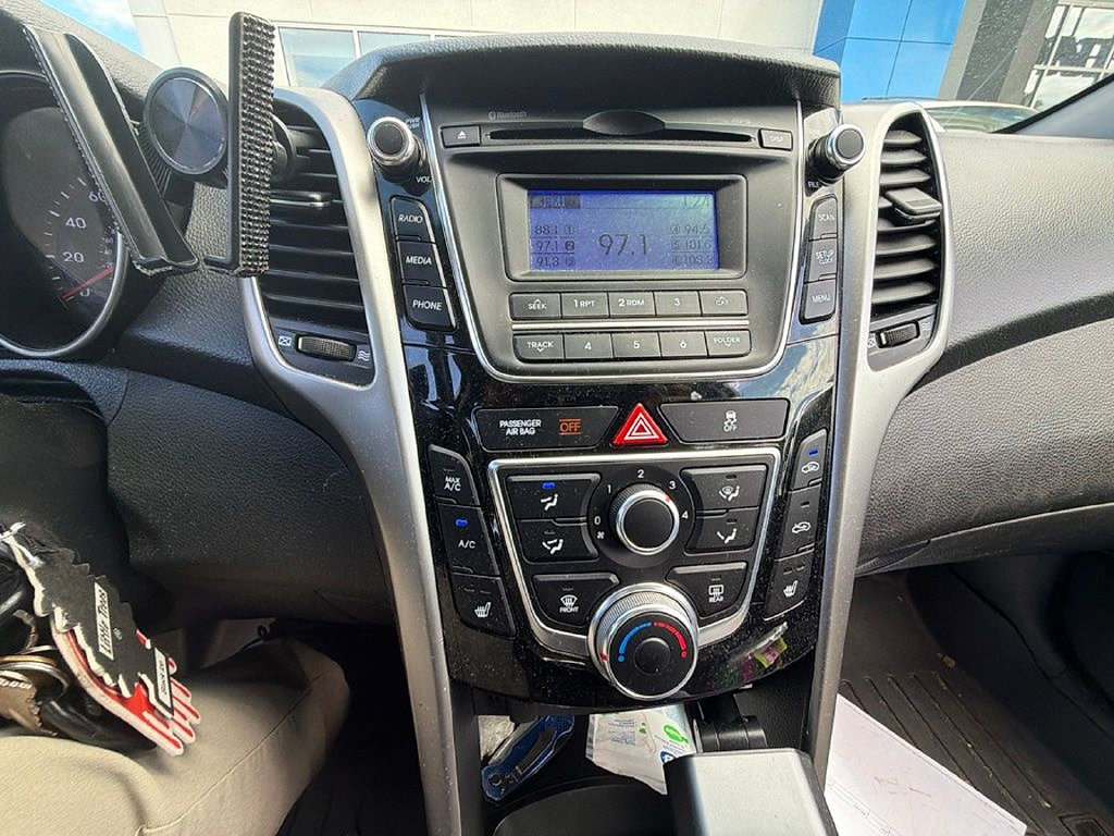 Thumbnail: 2013 Hyundai Elantra - 10