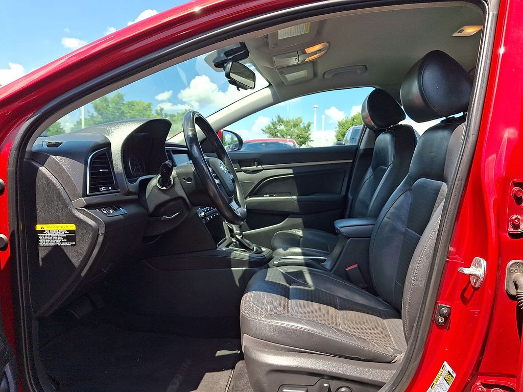 Thumbnail: 2017 Hyundai Elantra - 8
