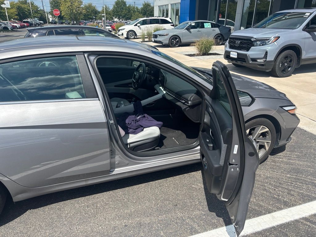 Thumbnail: 2025 Hyundai Elantra - 20