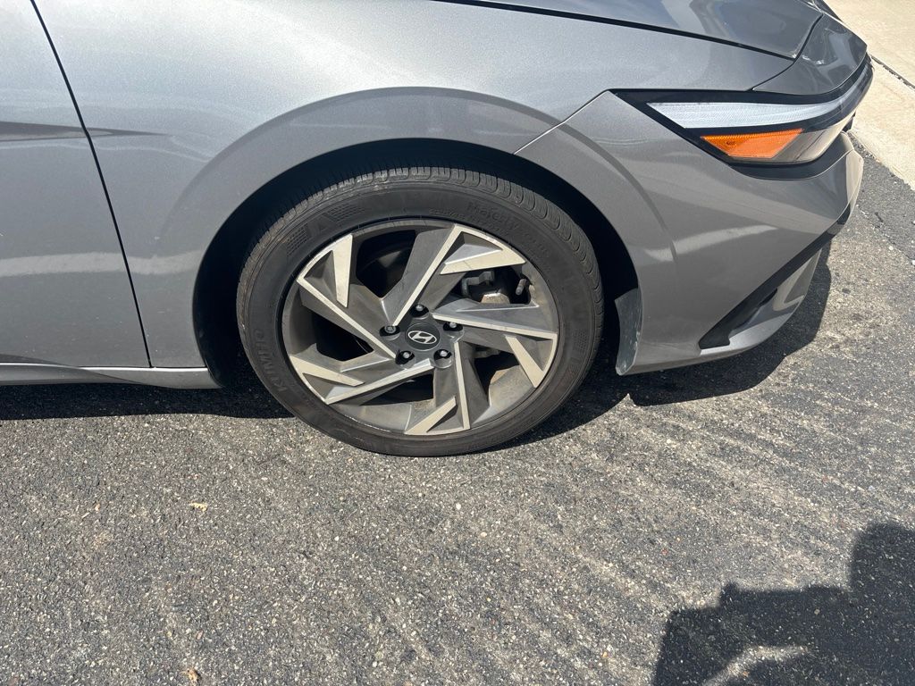 Thumbnail: 2025 Hyundai Elantra - 21