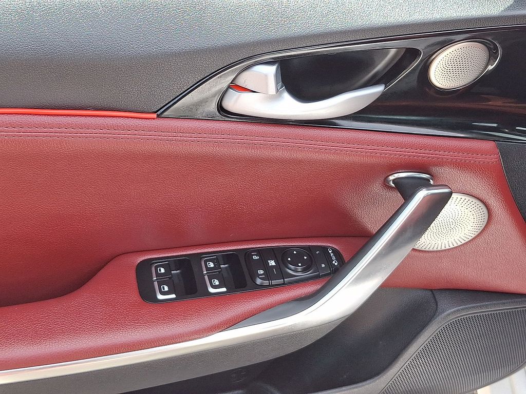 Thumbnail: 2022 Kia Stinger - 17