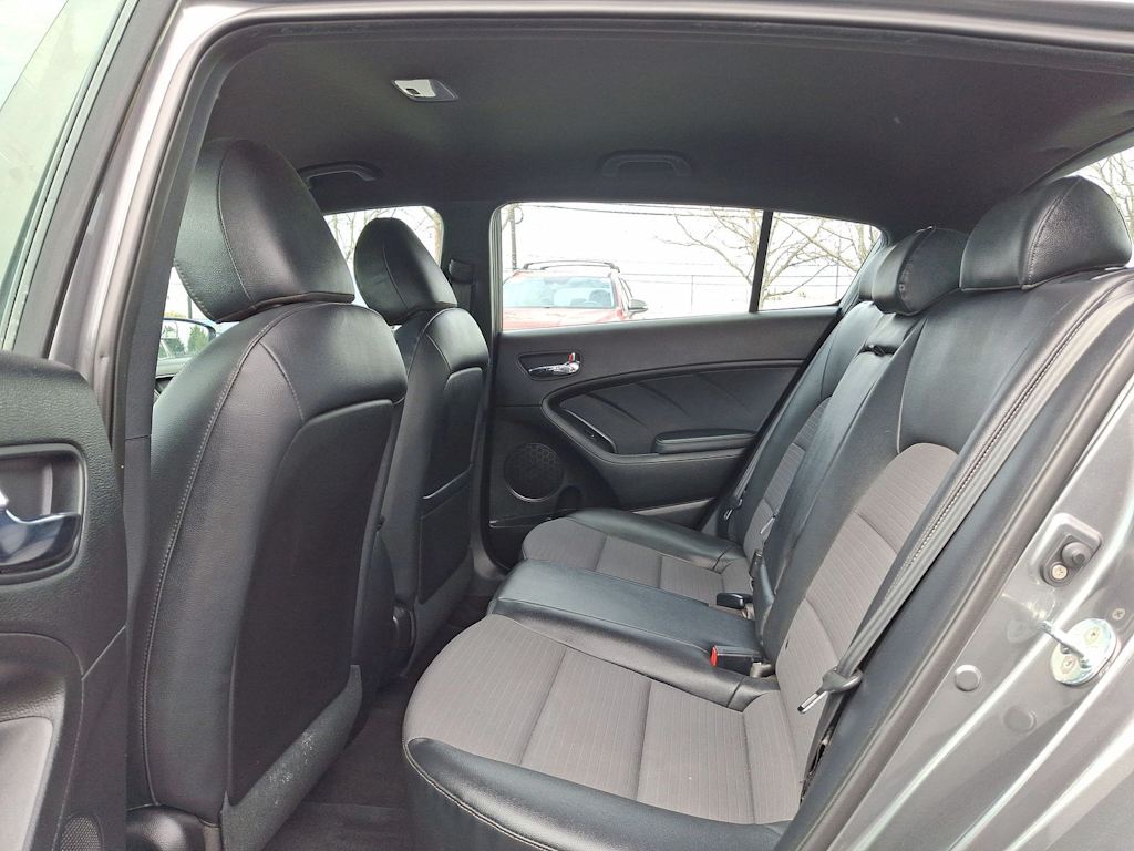 2016 Kia Forte SX 11