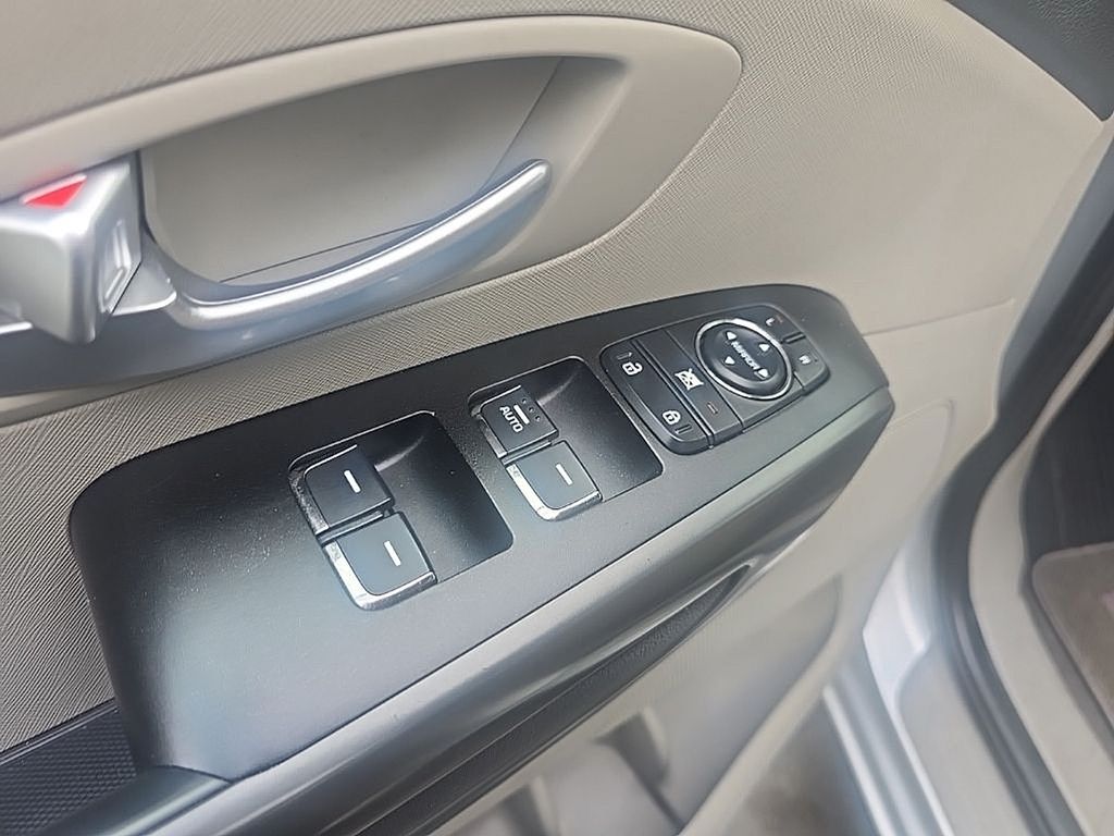 Thumbnail: 2020 Kia Sedona - 17