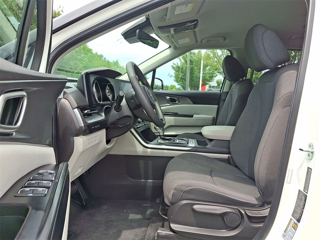 Thumbnail: 2023 Kia Carnival - 8