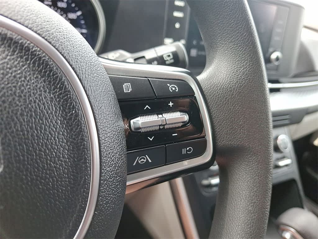 Thumbnail: 2023 Kia Carnival - 21