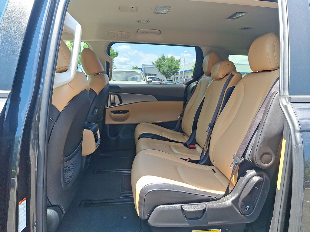 Thumbnail: 2022 Kia Carnival - 10