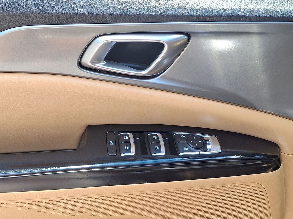 Thumbnail: 2022 Kia Carnival - 18