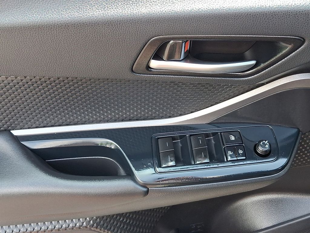 Thumbnail: 2021 Toyota C-HR - 17