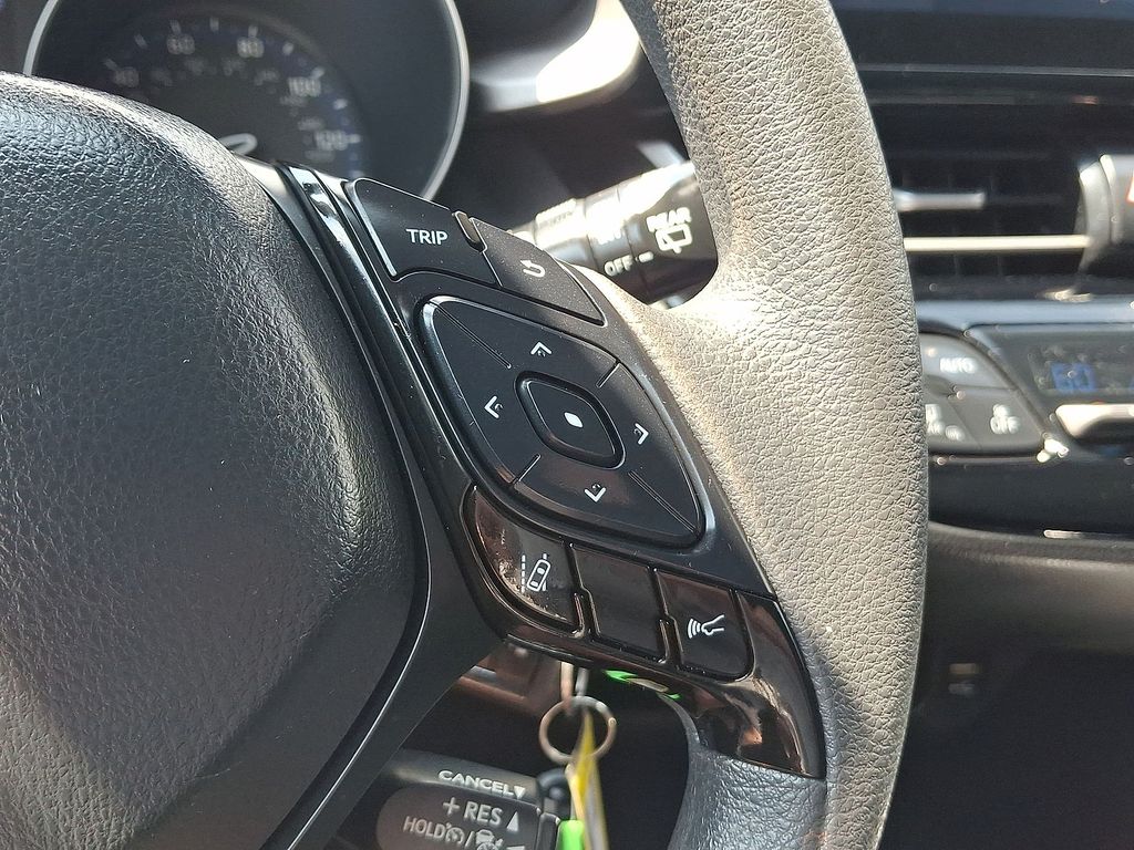 Thumbnail: 2021 Toyota C-HR - 21