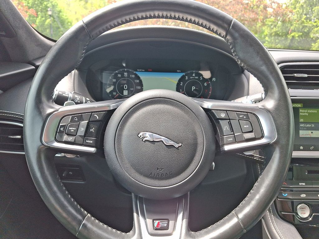 Thumbnail: 2019 Jaguar F-Pace - 2