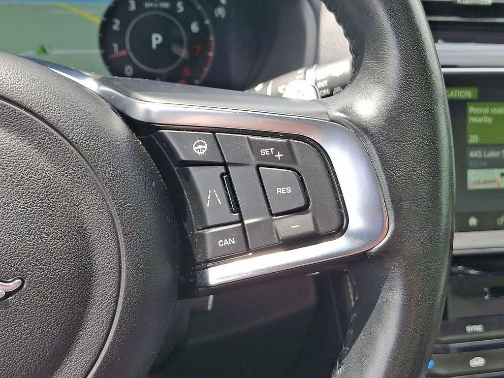 Thumbnail: 2019 Jaguar F-Pace - 21