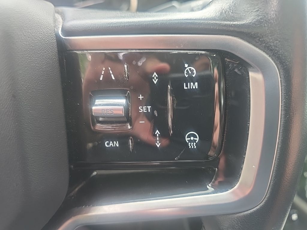 Thumbnail: 2023 Land Rover Range Rover Evoque - 18