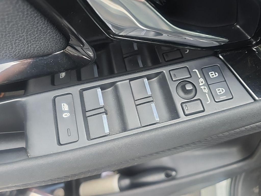 Thumbnail: 2023 Land Rover Range Rover Evoque - 9