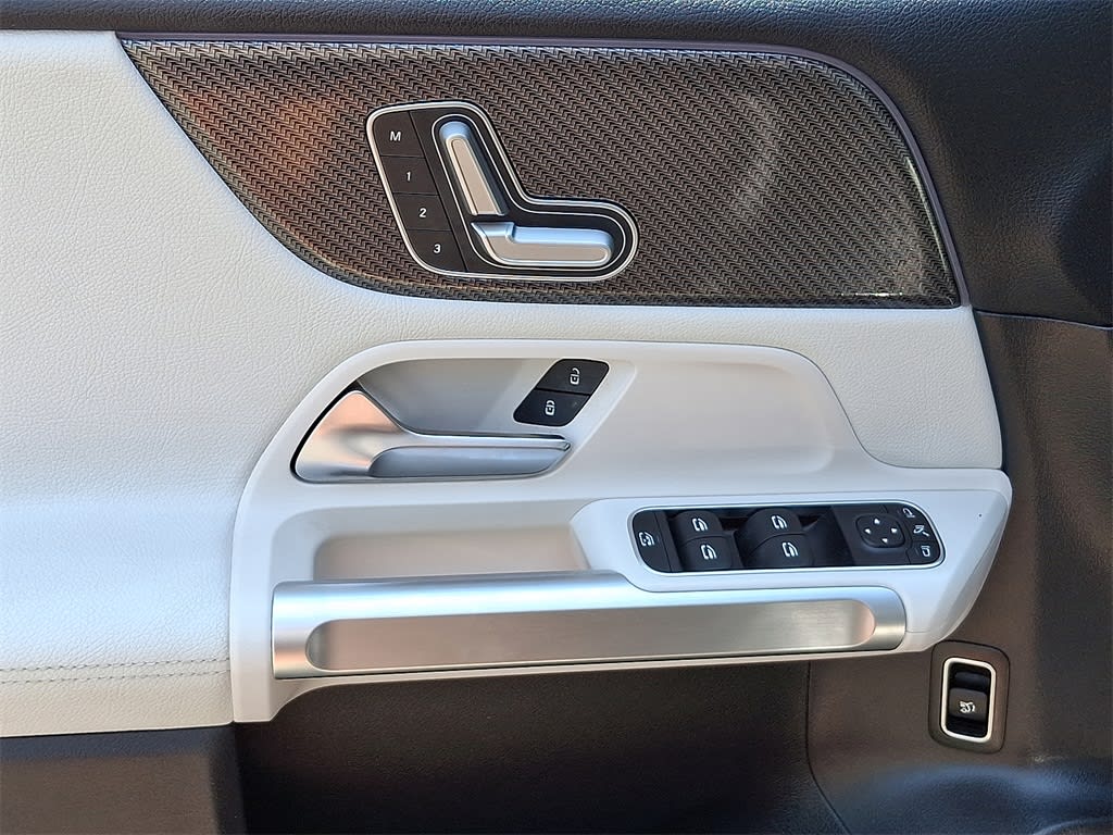 Thumbnail: 2021 Mercedes-Benz GLB - 13