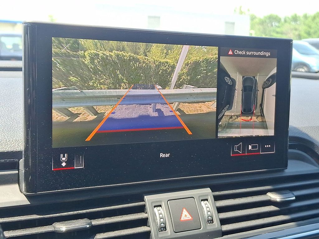 Thumbnail: 2021 Audi SQ5 - 18