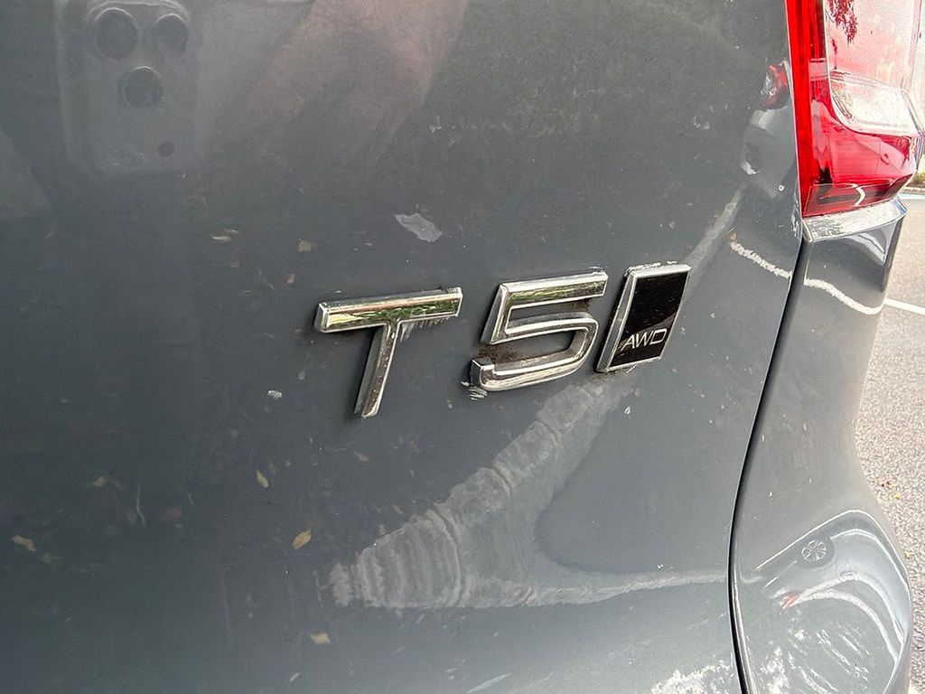 Thumbnail: 2021 Volvo XC40 - 6