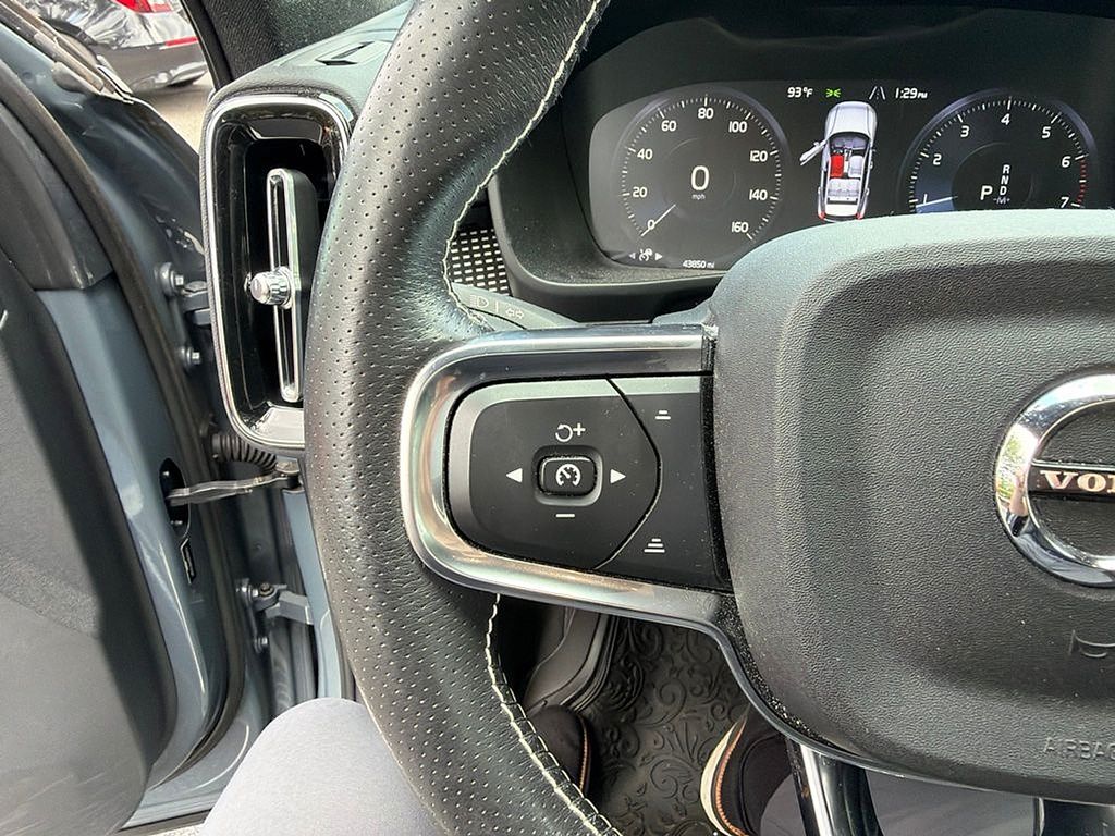 Thumbnail: 2021 Volvo XC40 - 18