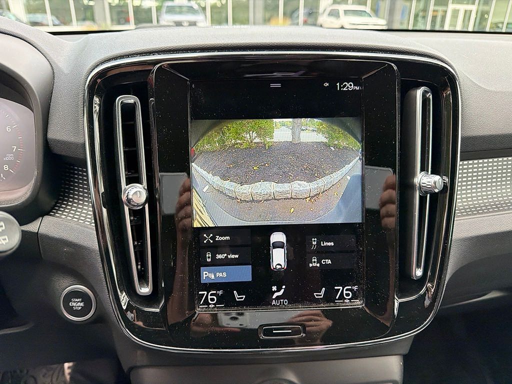 Thumbnail: 2021 Volvo XC40 - 10