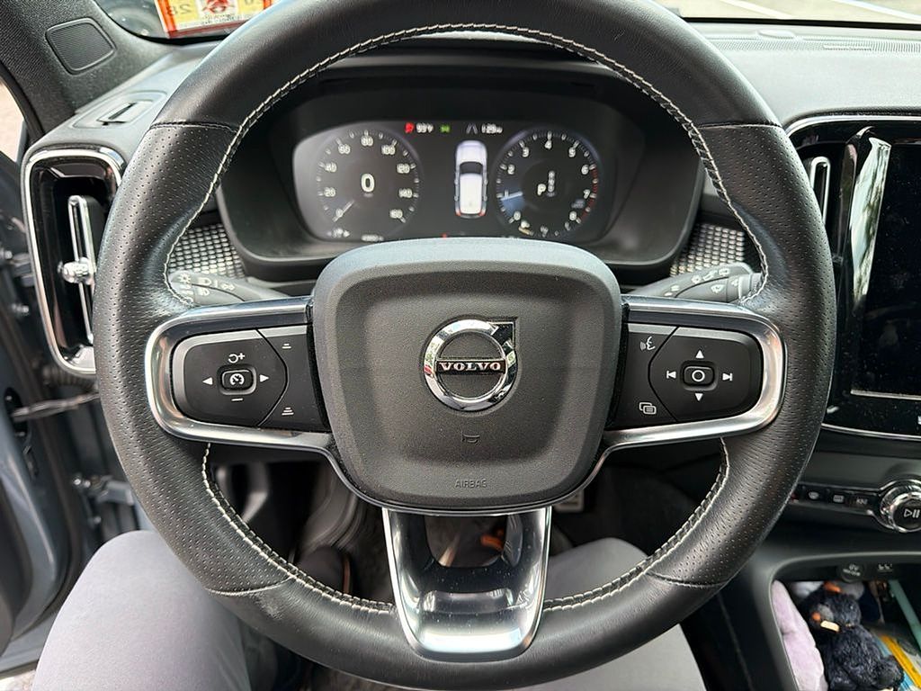 Thumbnail: 2021 Volvo XC40 - 2
