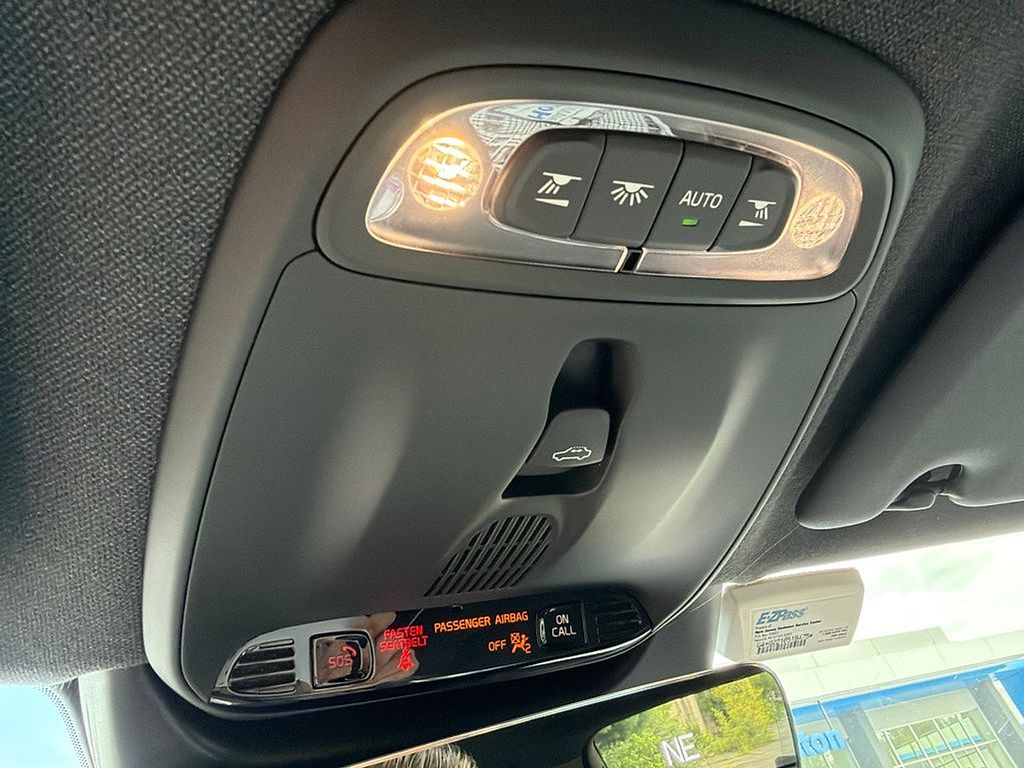 Thumbnail: 2021 Volvo XC40 - 21