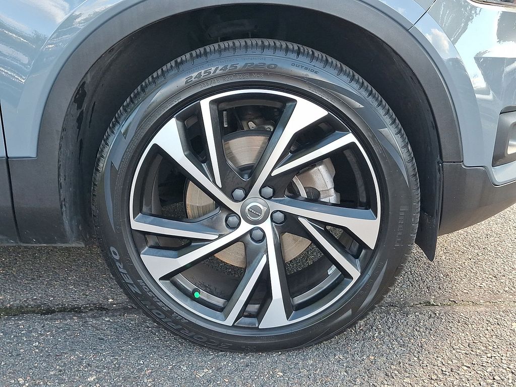 Thumbnail: 2021 Volvo XC40 - 8