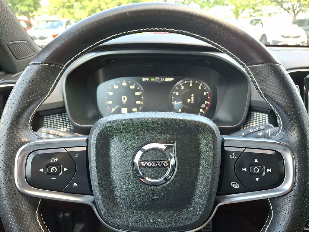 Thumbnail: 2021 Volvo XC40 - 20