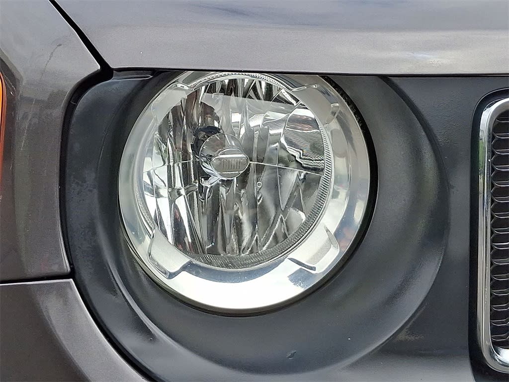Thumbnail: 2016 Jeep Renegade - 14