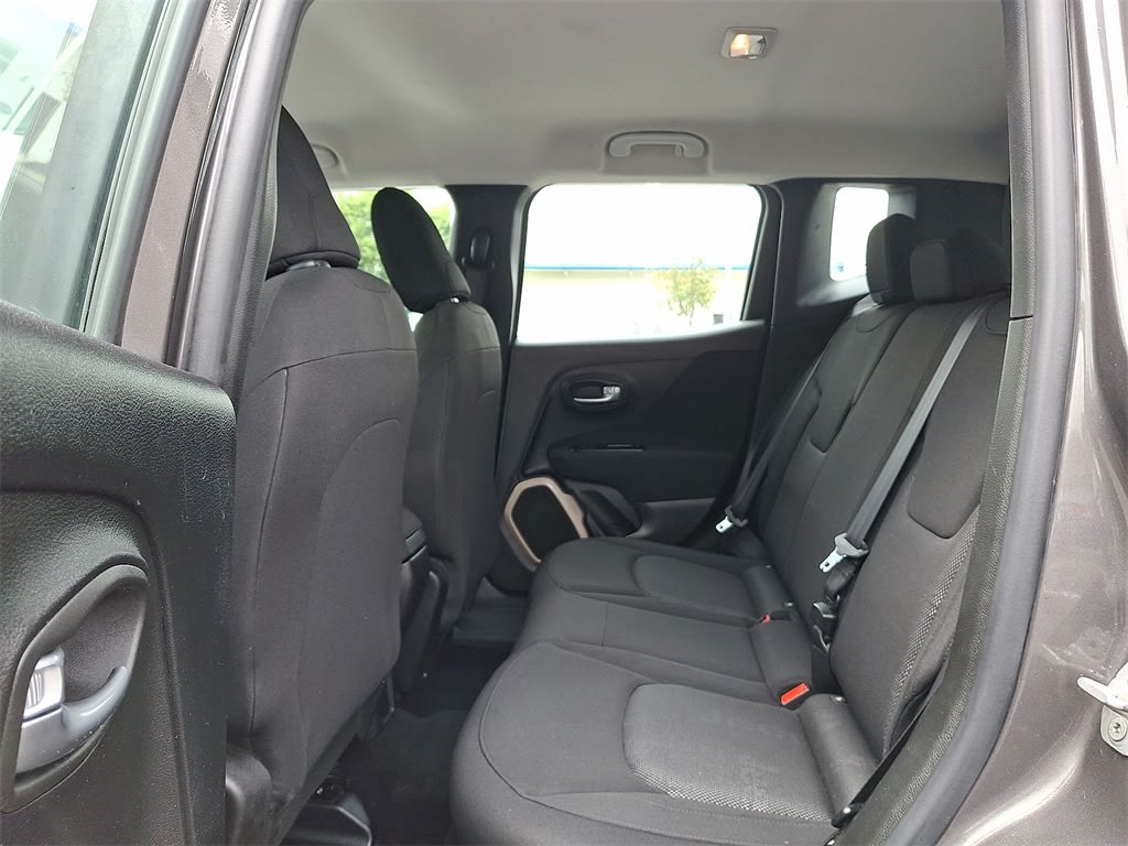 Thumbnail: 2016 Jeep Renegade - 10