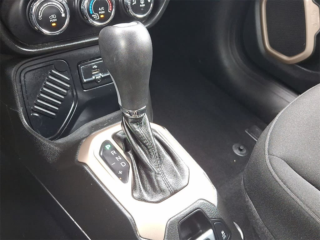 Thumbnail: 2016 Jeep Renegade - 12